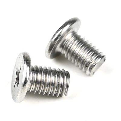 100% QC 테스트 스테인리스 스틸 평면 필립스 M5 X 8mm 기계 나사 상품 선반