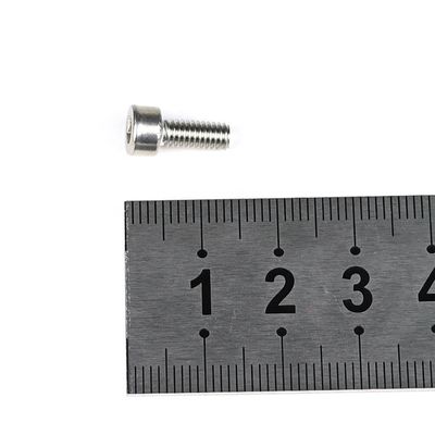 100% QC 테스트 된 M4 X 10mm 필리스터 헤드 헥스 소켓 기계 나사 상품 선반